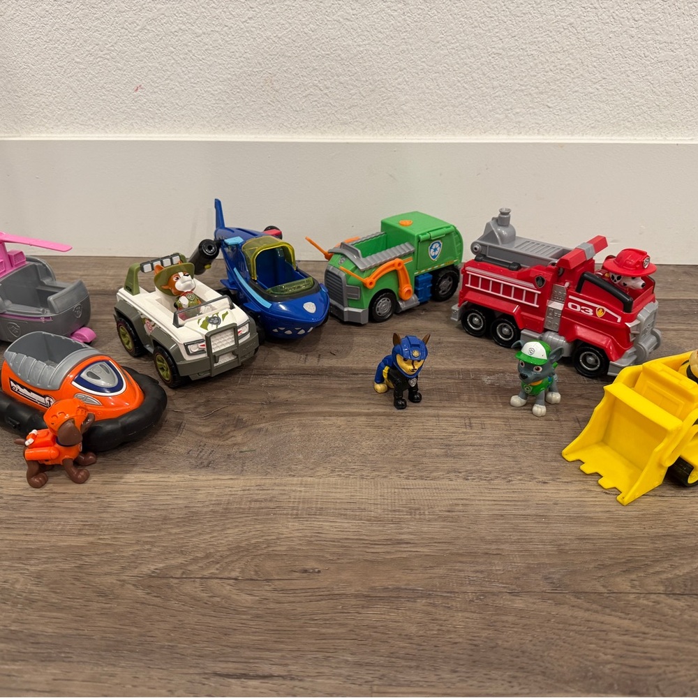 Paw Patrol Vehicles & Figures